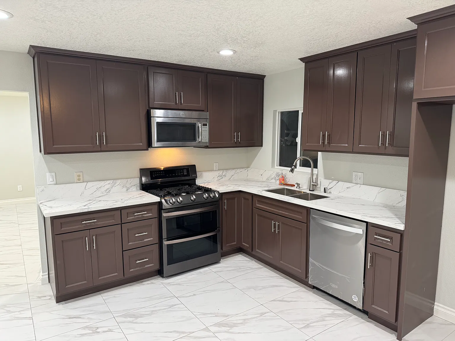 4 bed, 1378 sqft, $4,850 — Photo 3