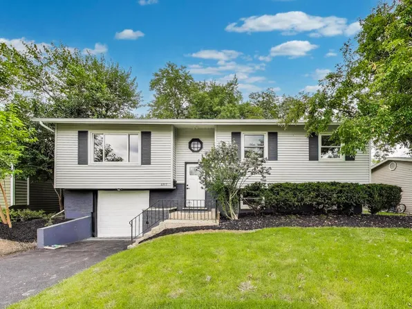 6915 Hawthorne Ln, Hanover Park, IL 60133
