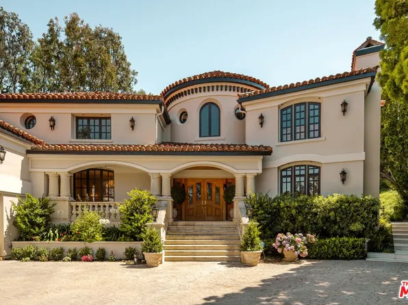 3829 Hayvenhurst Dr, Encino, CA 91436