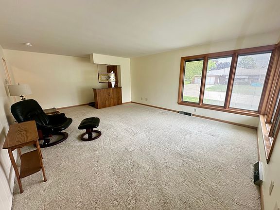 3rd image of 305 N Timothy Ln