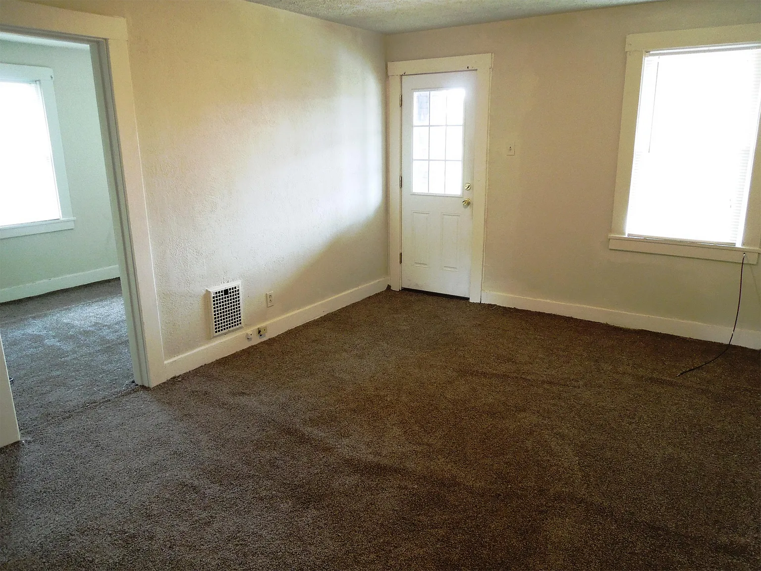 1035 6th St photo 1