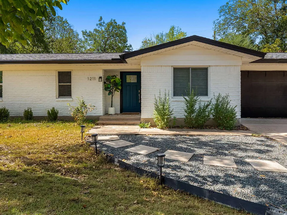 1211 Sahara Ave