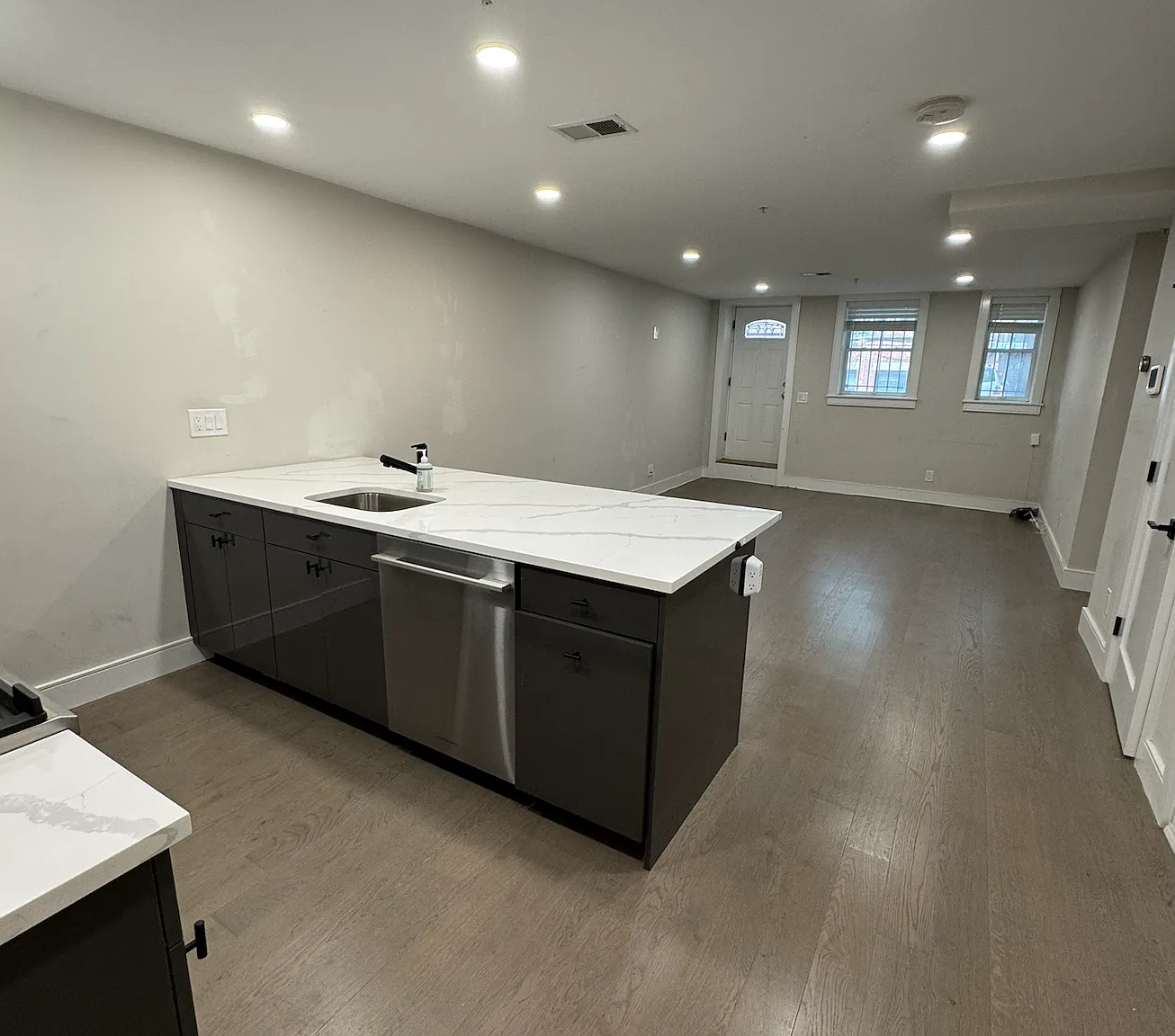 535 Newbury St — Photo 2
