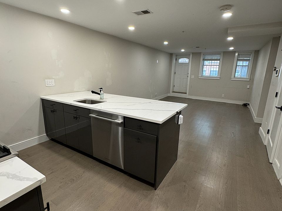 1st image of 545 Newbury St #1