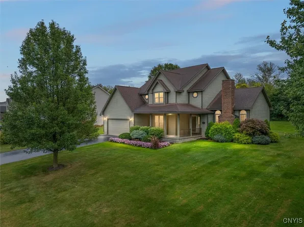 22 Country Club Dr, New York Mills, NY 13417