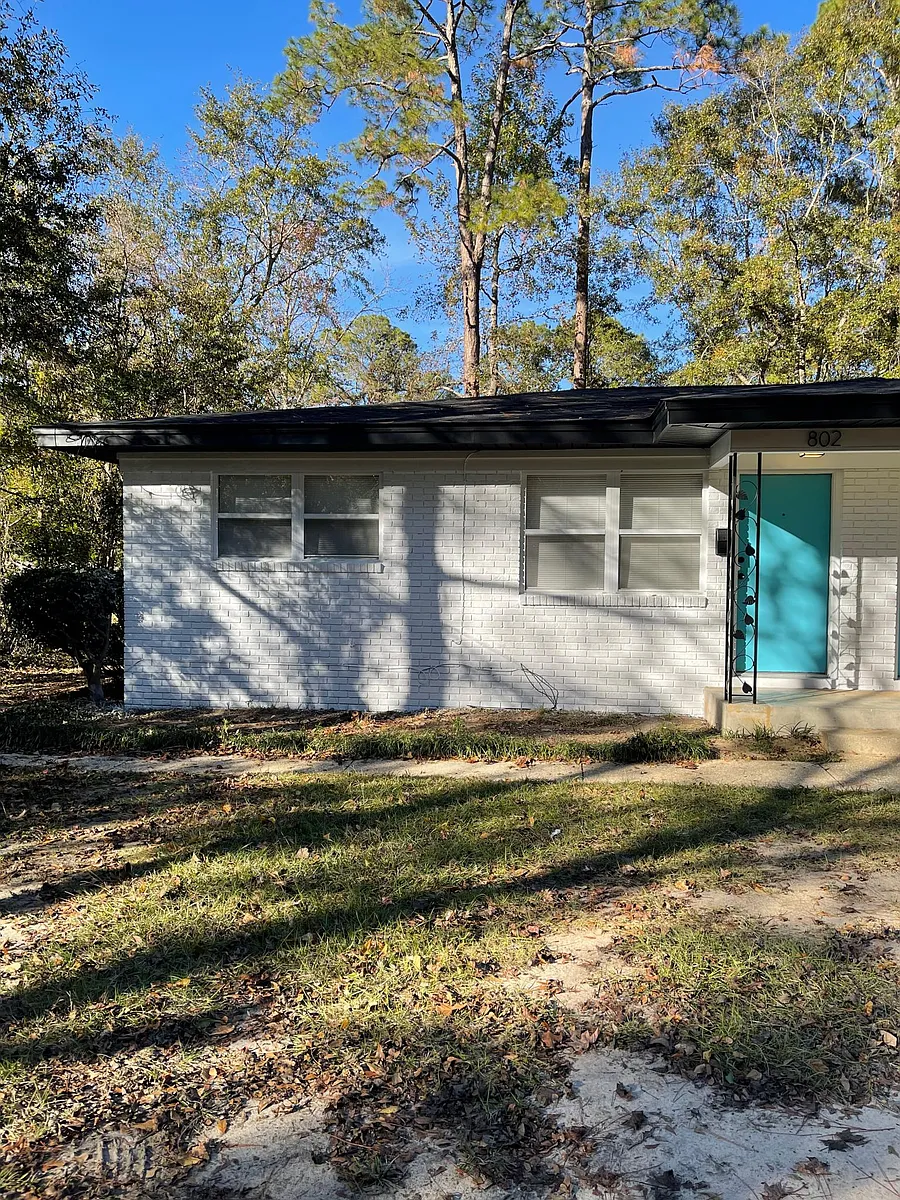 Building Photo - 802 Lakeland Dr