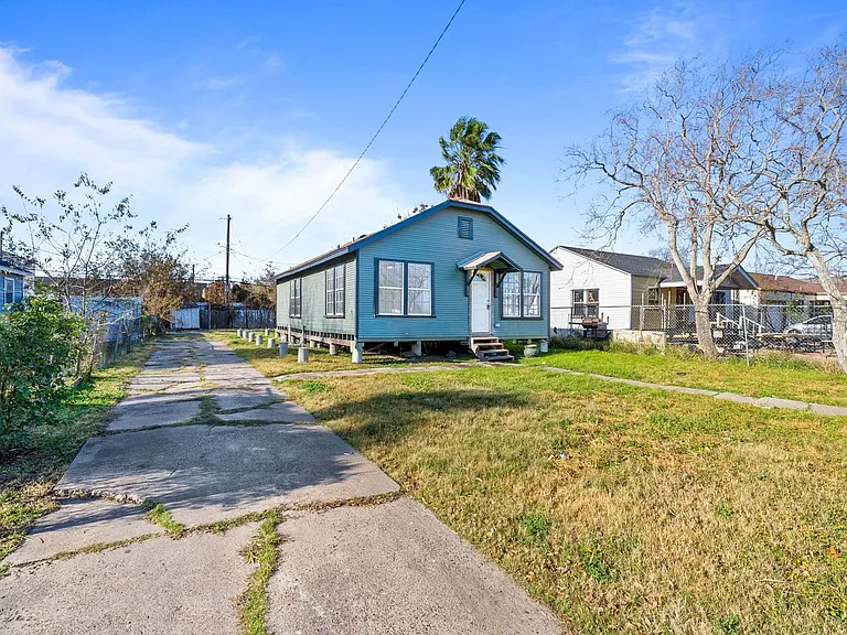 3127 Magnolia St — Photo 2