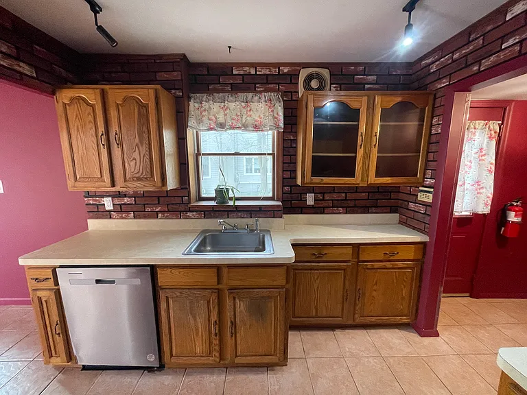 77 Goldfinch Ln — Photo 4