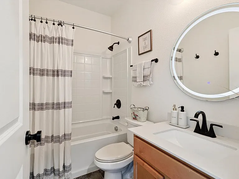 2420 Elm Pl — Photo 16