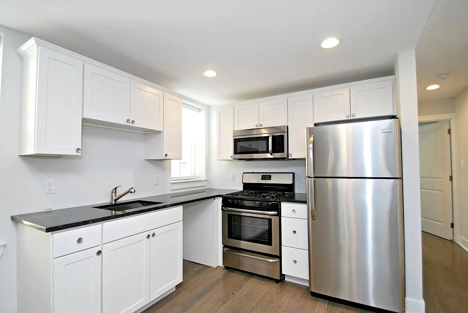 2 bed, 1000 sqft, $1,750 — Photo 2
