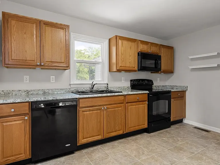1604 E Ridge Ave — Photo 5