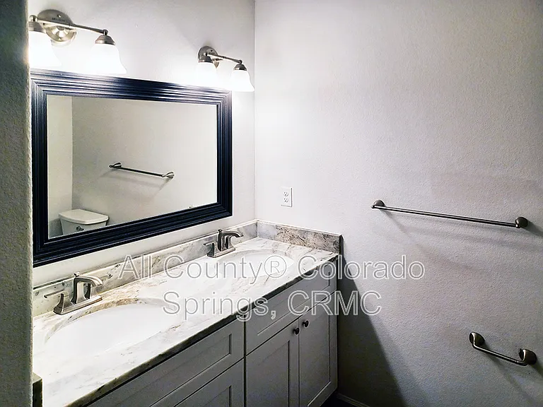 53 Royal Crest Dr — Photo 13