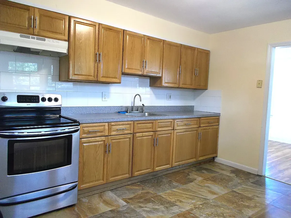 3 bed, 1152 sqft, $2,600 — Photo 2