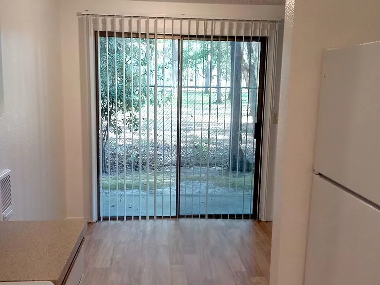 Oakview Terrace Apartments — Photo 10