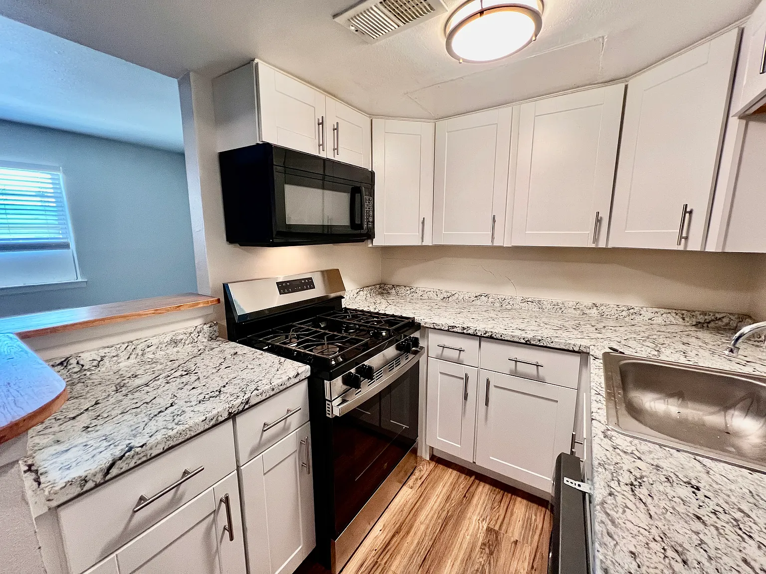 5011 San Jacinto St — Photo 4