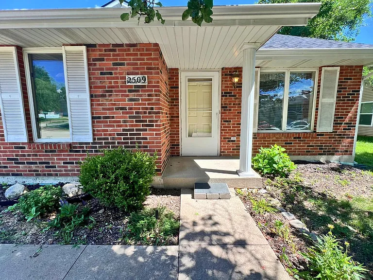 2509 Hollyhock Dr — Photo 8