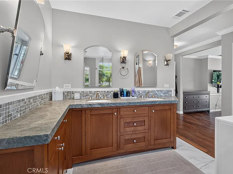 2711 Sweetbriar Dr — Photo 24