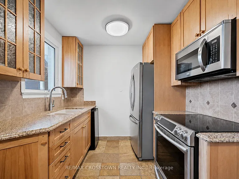 29 Baker Cres — Photo 5