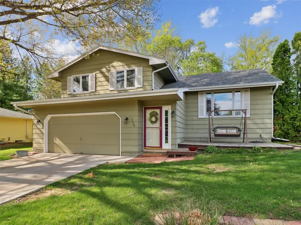 1220 E Franklin Ave, Indianola, IA 50125