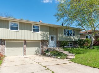 874 Arthur Dr, Elgin, IL 60120