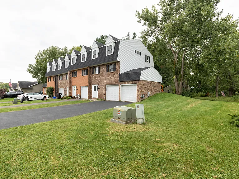 8237 Vicksburg Pl — Photo 2