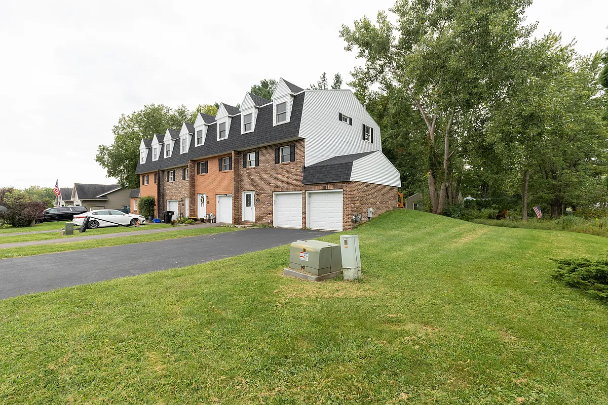 Building Photo - 8237 Vicksburg Pl