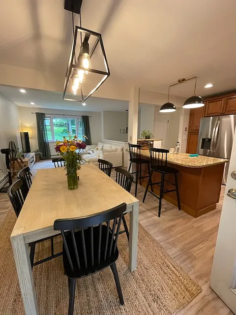 3 bed, 1.5 bath, 1410 sqft, $4,200 — Photo 4