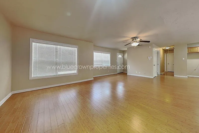 3 bed, 1.0 bath, 1200 sqft, $1,800 — Photo 3
