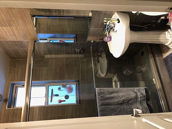 4th image of 2546 43rd St APT 3