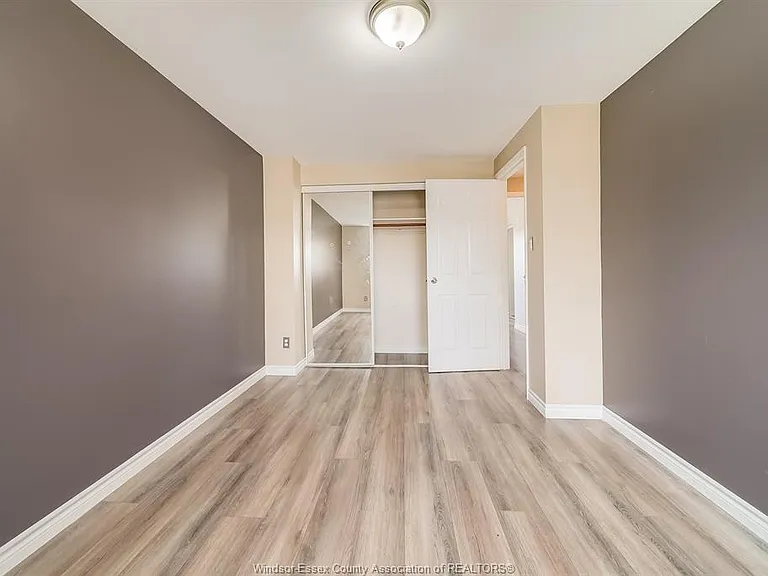 5486 Lassaline Ave — Photo 18