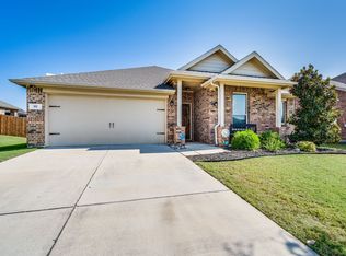 111 Morning Star Ln, Waxahachie, TX 75165