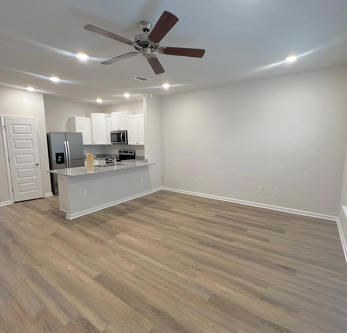 3 bed, 2.5 bath, 1459 sqft, $1,995 — Photo 2