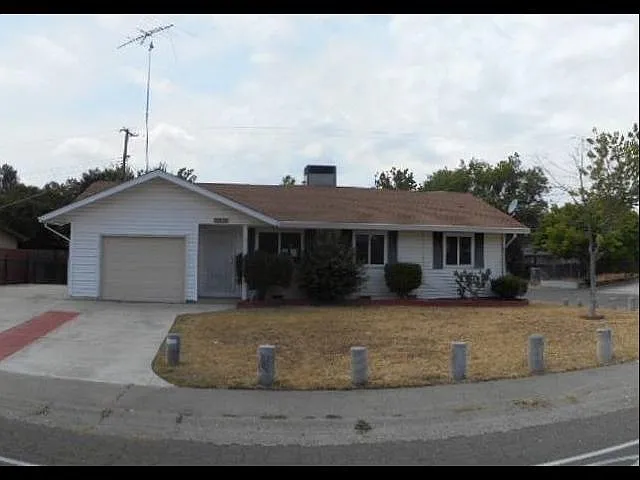 6633 Larchmont Dr photo 1
