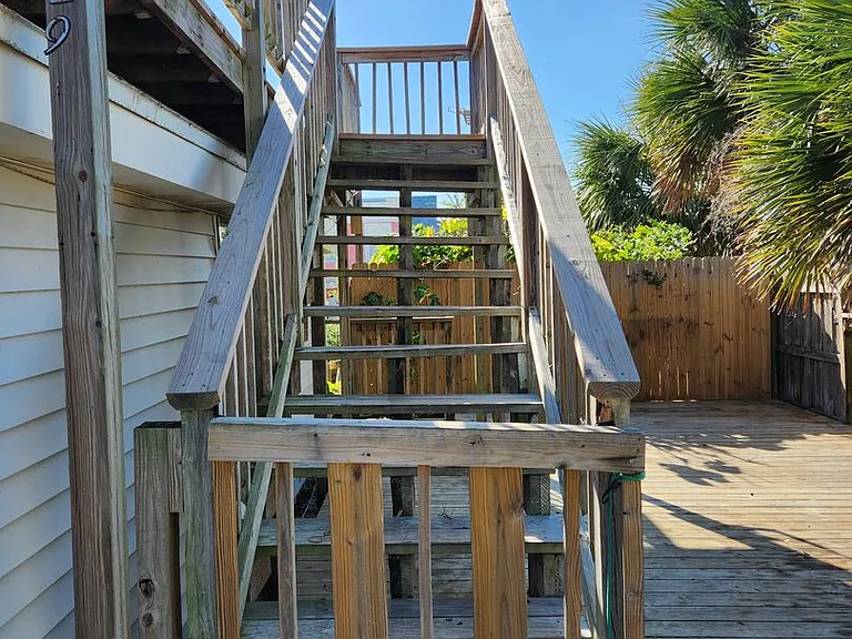 929 N Grandview Ave — Photo 2