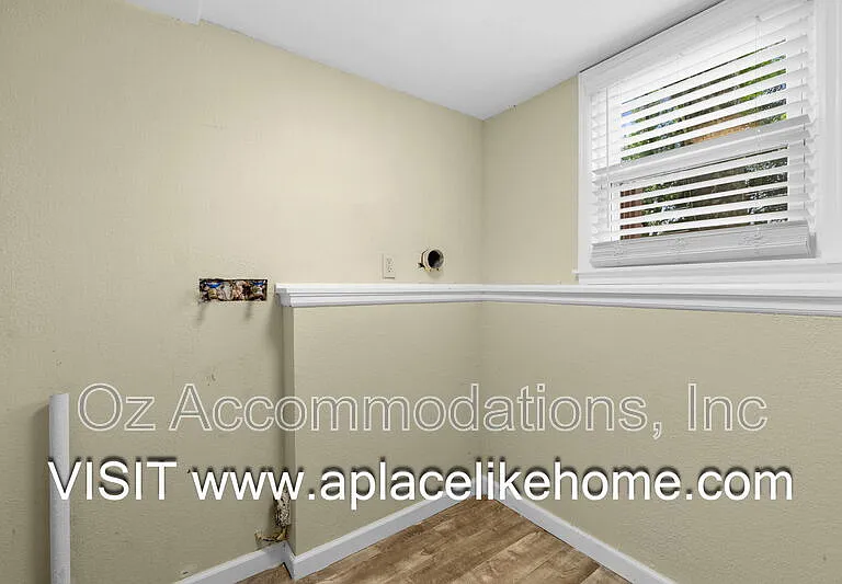 9514 Glenwood St — Photo 30