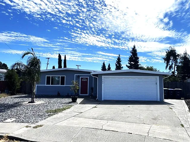 4 bed, 1952 sqft, $3,295 — Photo 1