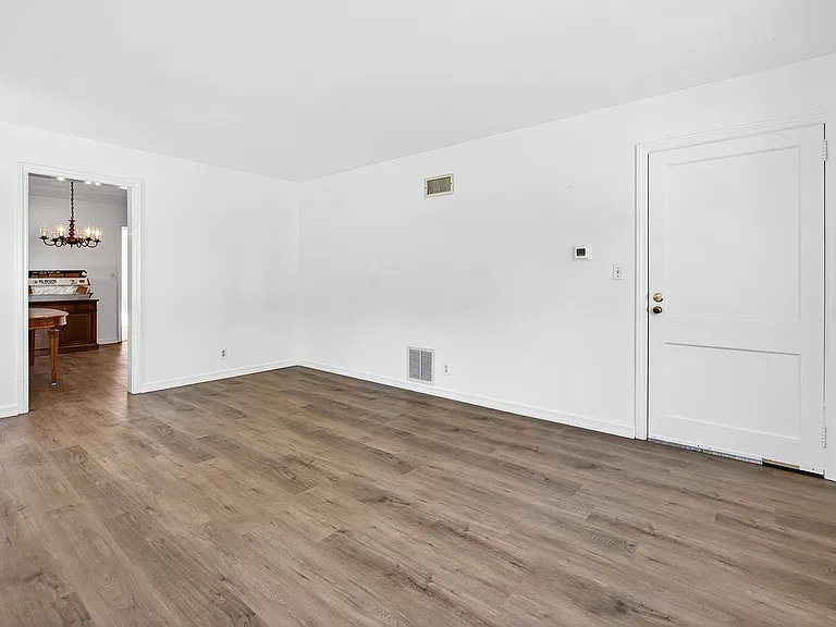 290-92 Louis St #1 — Photo 6