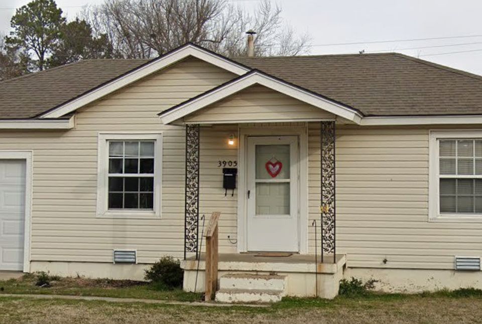1st image of 3905 SE 11th St