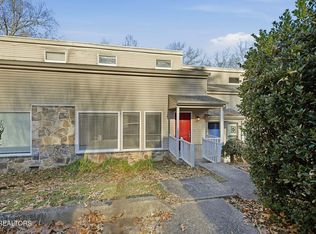 153 Hendrix Dr, Oak Ridge, TN 37830