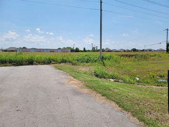 3rd image of 6498 E Highway 20