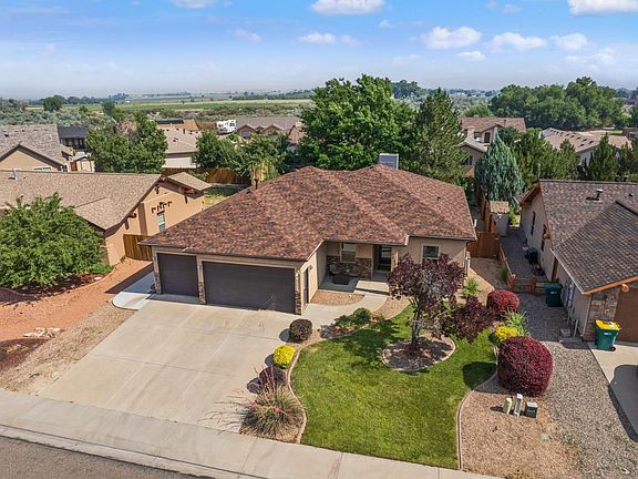 3rd image of 1213 Santa Fe Cir