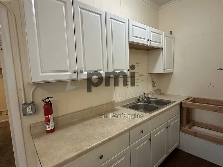 601 1/2 Monroe Ave #14 — Photo 7