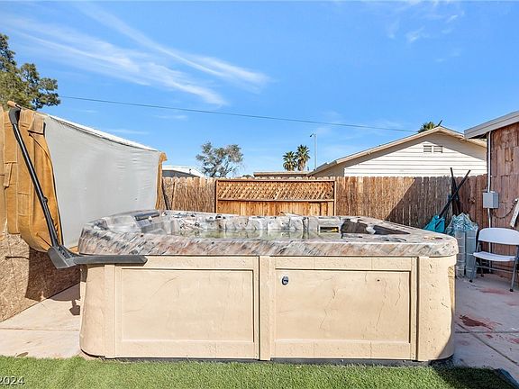 3rd image of 1832 Evelyn Ave