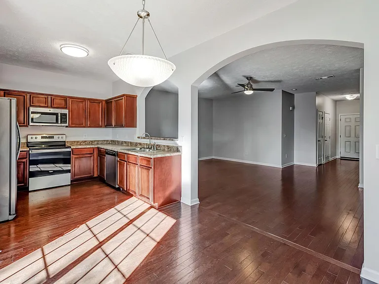 8103 Valley Oak Dr — Photo 13