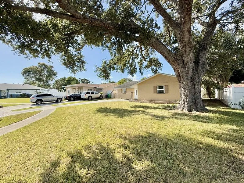 4 bed, 2.0 bath, 1355 sqft, $2,495 — Photo 4