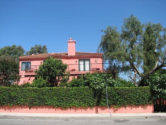 Gated Detached Beauty