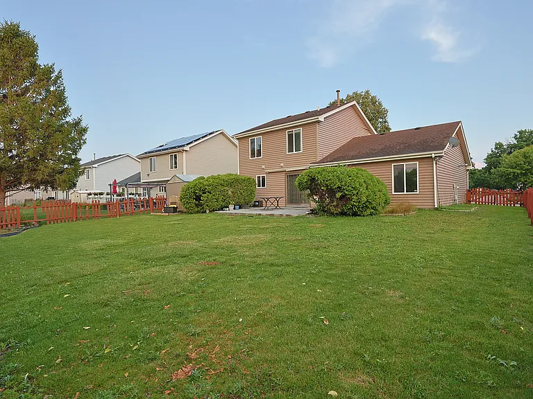 1402 Parkside Dr — Photo 28
