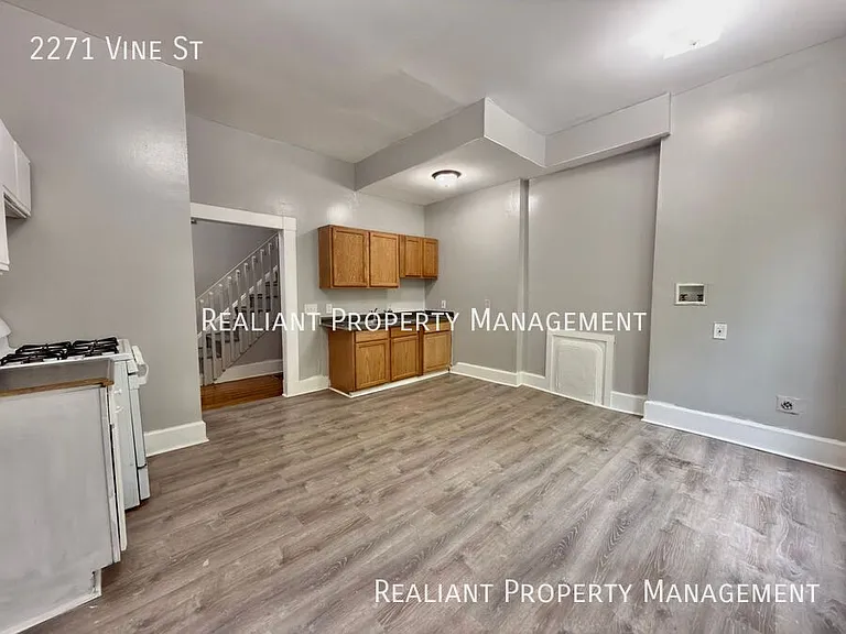 2271 Vine St — Photo 6