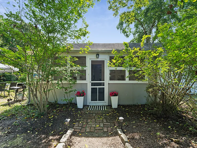36 Lamb Ave — Photo 2