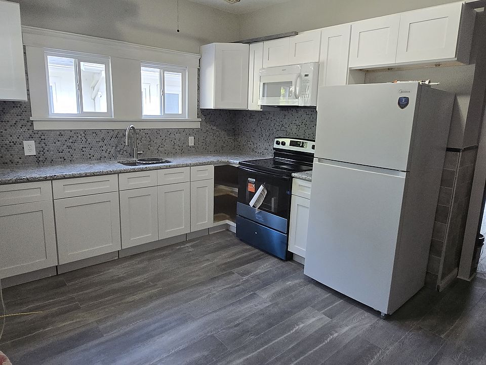 1st image of 222 Maurice St